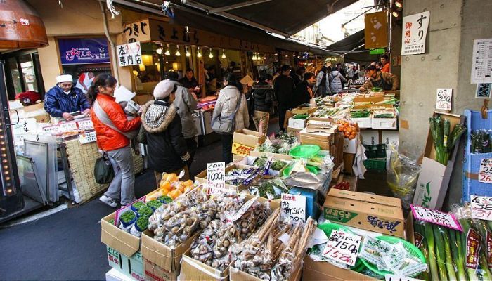Tsukiji Fish Market: Tokyo, Japan